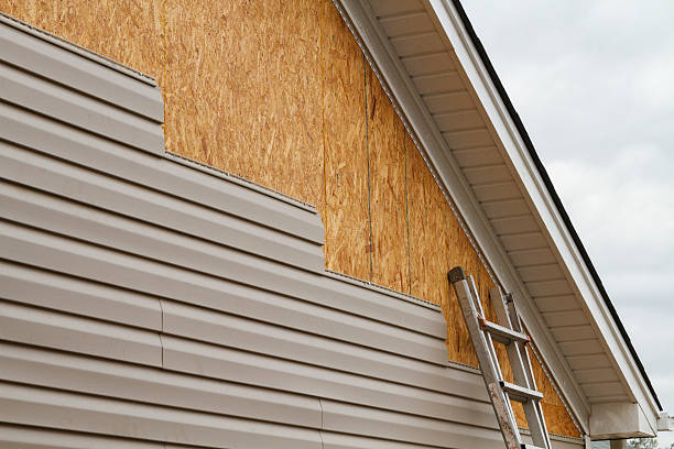 Professional Siding Contractor technician working in Monkton, MD
